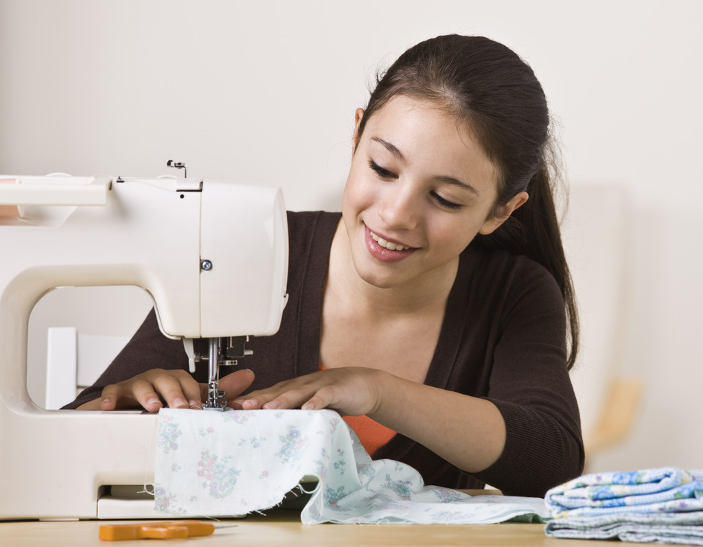 A woman skillfully sewing on fabric at the Online Sewing Academy, enhancing her tailoring skills in India.